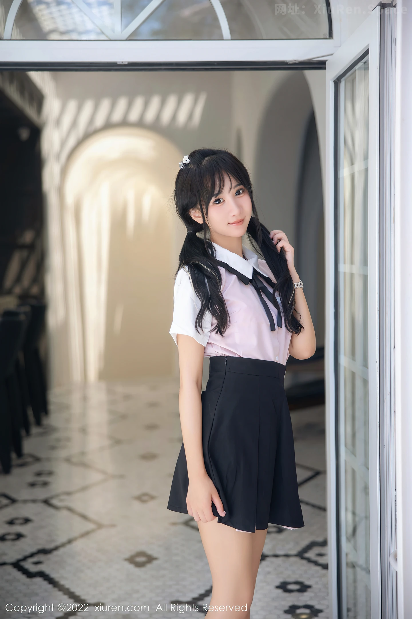 图片[5]-[XiuRen秀人网] VOL.5443 女神小果冻儿大理旅拍性感白T配黑短裙露粉色内衣迷人诱惑写真99P-秀人网官方网站